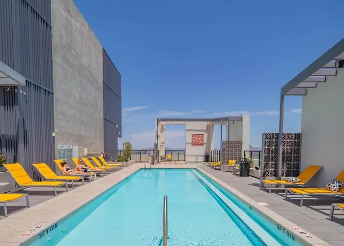 Stunning High Rise Dt Pool, Gym, Parking * Phoenix