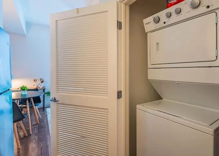 Stunning High Rise Dt Pool, Gym, Parking Apartament