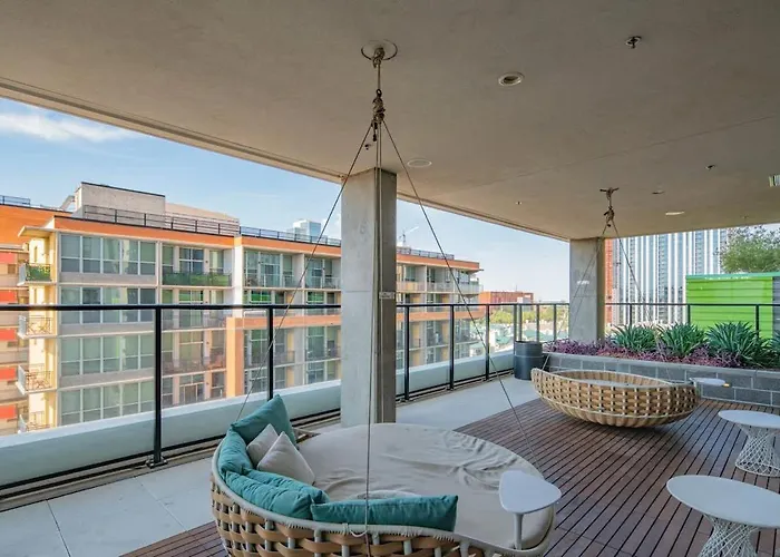 Stunning High Rise Dt Pool, Gym, Parking Phoenix