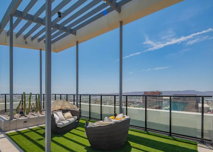 Stunning High Rise Dt Pool, Gym, Parking