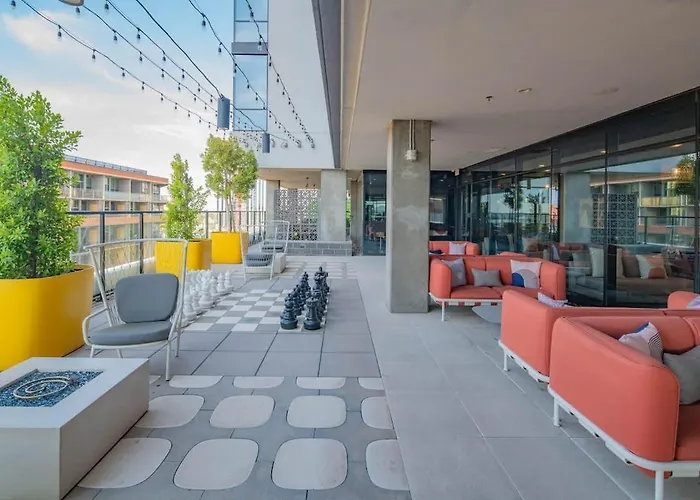 Stunning High Rise Dt Pool, Gym, Parking Apartament