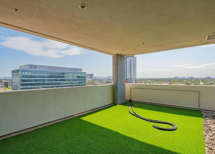 Stunning High Rise Dt Pool, Gym, Parking *