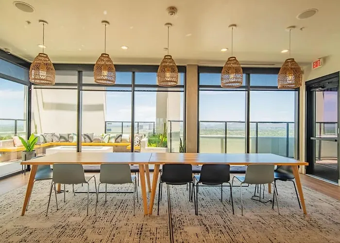 Stunning High Rise Dt Pool, Gym, Parking Phoenix