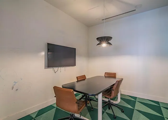 Apartament Stunning High Rise Dt Pool, Gym, Parking *